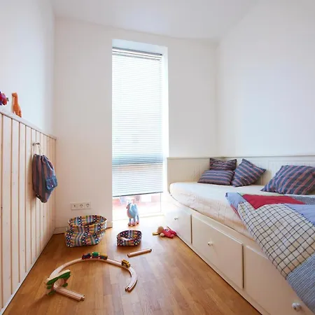 Jade Apartment *