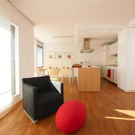 Jade Apartment *